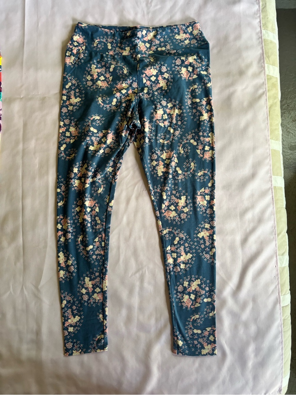 LuLaRoe Blue and Pink Floral Print Leggings TC